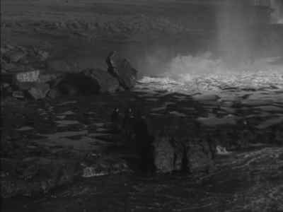 That's it. Now, go on, Maggie.
A little bit more. - Man of Aran