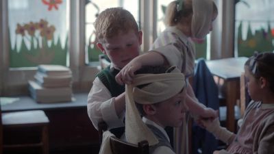 That's it, round, round. - Call the Midwife