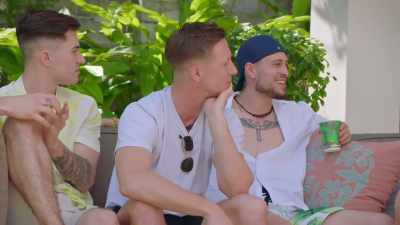 - That's literally me. (CHUCKLES)
Was that a two? - FBOY Island NZ