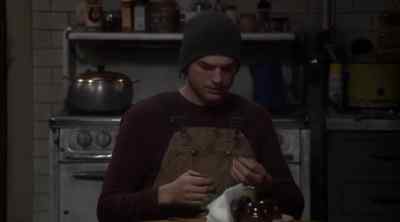 -That's Mom's ring.
-Yeah. - The Ranch