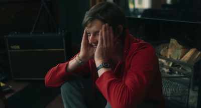 - That's not cool.
Come on, how old's Taylor? - She is Love