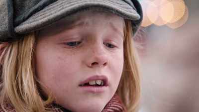 - That's not fair!
- But I'll give you a consolation prize. - Teddy's Christmas