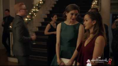 - That's not good.
- Well, at least she's here. - Christmas Joy