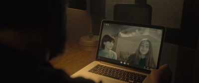 -That's not true.
-You're on Instagram all the time. - Infiesto