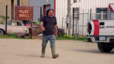 - That's okay, man.
- Put it in neutral, - Rust Valley Restorers
