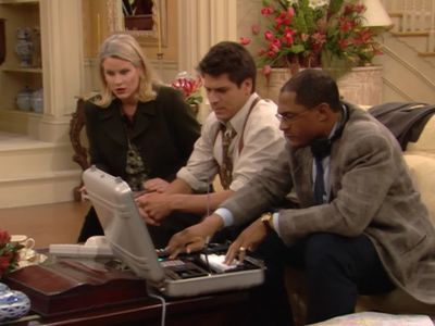 -That's our guy.
-Okay. Pick it up. - The Nanny