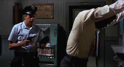 That's pretty fat there, ain't it, boy? Huh? - In the Heat of the Night