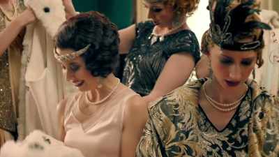 That's real pearls
and real ermine trim. - Timewasters