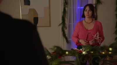 - That's really sweet of you.
- Wow. - The Holiday Junkie