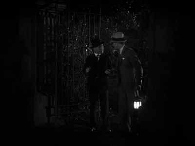 That's Renfield.
What's he doing at the Abbey? - Dracula