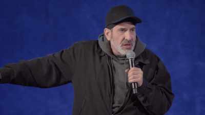 - That's right.
- [audience laughing] - Dave Attell: Hot Cross Buns