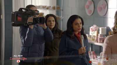 That's right. I'm Maneet Chauhan
from Four Square Cooking. - The Secret Ingredient