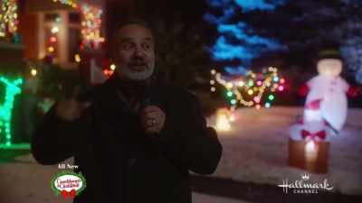  - That's right.
 Now, keep it loud and clear, - A Royal Queens Christmas