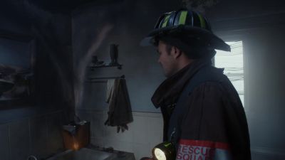 That's him right there. - Chicago Fire