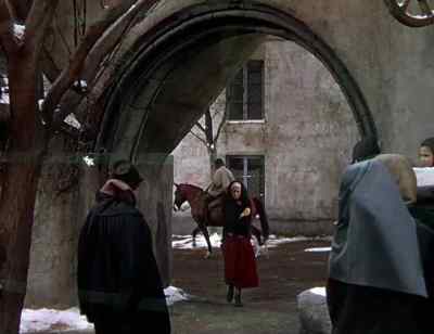 That's she, coming now. - Joan of Arc