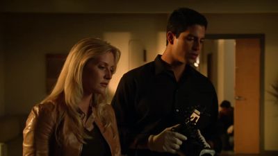 That's snug. - CSI: Miami