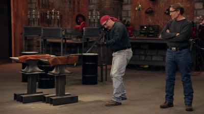 - That's as straight
as it's gonna get. - Forged in Fire