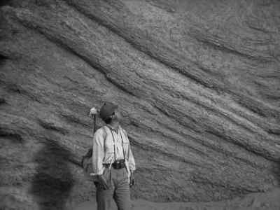 That's strange. The ladder's gone. - Woman in the Dunes