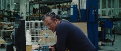 That's That's not a helmet It's a head I need to put a guy in there - Iron Man 2