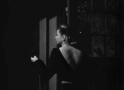 - That's the door.
- All right. - Notorious