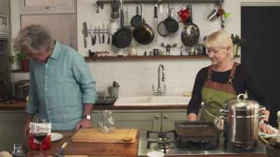 That's the gravy jug, yes?
♪ Oh! ♪ - James May: Oh Cook!