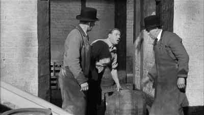 - That's the lot, Fred.
- Tea's up. I'll see you inside. - Murder at the Gallop
