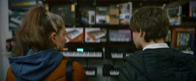- That's the one you want?
- Yeah. - Flora and Son