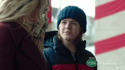 That's the Scrooge
that threatened to - Noel Next Door