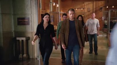 That's very dramatic,
calling the cops on yourself. - Prison Break