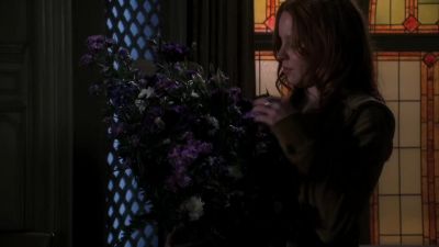- That's weird.
- What? - Six Feet Under
