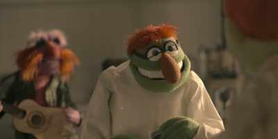 That's what I keep asking myself, Mama. - The Muppets Mayhem