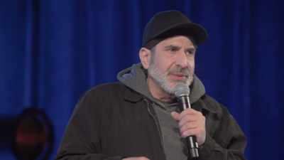 - That's what it looks like.
- [audience laughing] - Dave Attell: Hot Cross Buns