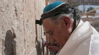 That's what made my parents decide - Stories of a Generation - with Pope Francis