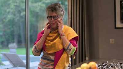 That's why we got Elliot in, - Extraordinary Escapes with Sandi Toksvig