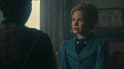 -THAT'S WHY HE WISHES TO KEEP IT QUIET.
-KEEP WHAT QUIET? - Miss Scarlet and the Duke