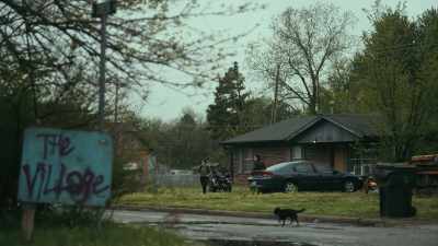 ♪♪ That's why we're running
away, that's why... ♪♪ - Reservation Dogs