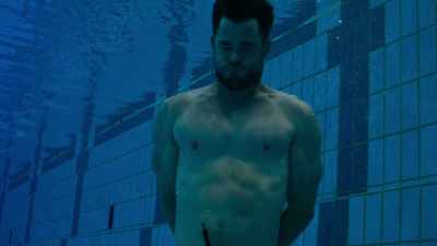 The aim is to kick
off the bottom 20 times, - Limitless with Chris Hemsworth