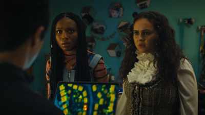 The alien we're looking for
is here at the party. - Naomi