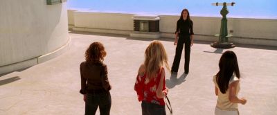 The Angels' ass kicking pose - Charlie's Angels: Full Throttle