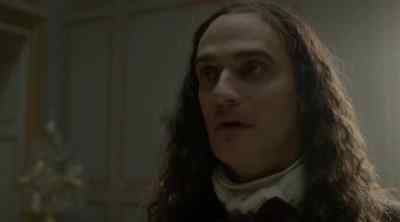            The angels?
      -Do you see them now? - Versailles