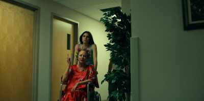 - The answer is no, Lola.
- I don't understand you, Mom. - One Day as a Lion