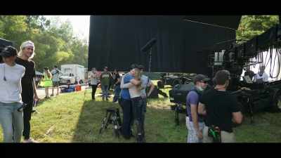The atmosphere with cast and crew
is very close-knit. - A Farewell to Ozark