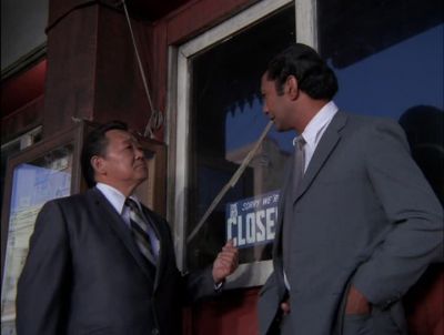 -THE BACK DOOR IS LOCKED, TOO.
-YEAH. - Hawaii Five-0