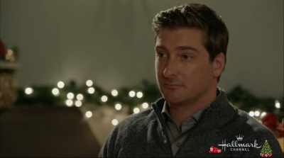 The bakery's doing great,
it's not going anywhere. Right, Nick? - Christmas in Love