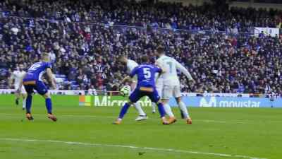 The ball is inside the area... - Real Madrid: Until the End