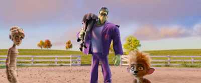 - The bat-jet!
- Ha, I knew it. - Monster Family 2