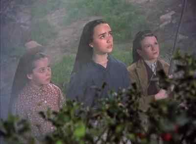 The beautiful lady
is gone. - The Miracle of Our Lady of Fatima