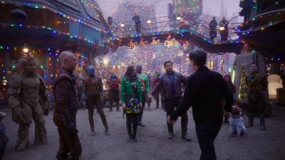 -The best Christmas ever.
-Oh, come on. Bring it in. - The Guardians of the Galaxy Holiday Special
