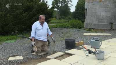 The big thing is it's all
about the mix for your mortar, - Escape to the Chateau: Make Do & Mend