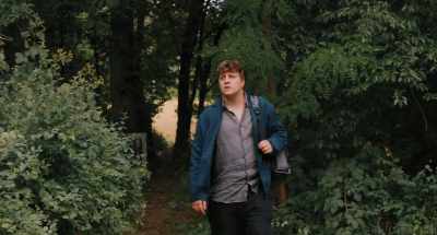 - The bigger one...
- They're the same size. - Afire
